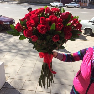 Красный цвет-  является символом Дагестанских свадеб.